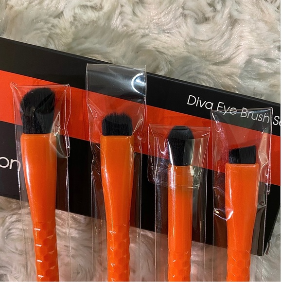 ❣️SOLD❣️✨🆕🧡BEAUTY DIVA LONDON DIVA EYE BRUSH SET🧡 - Picture 4 of 7